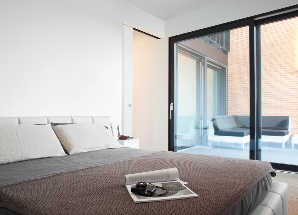 ECLISSE sliding pocket door system with no jambs nor architraves